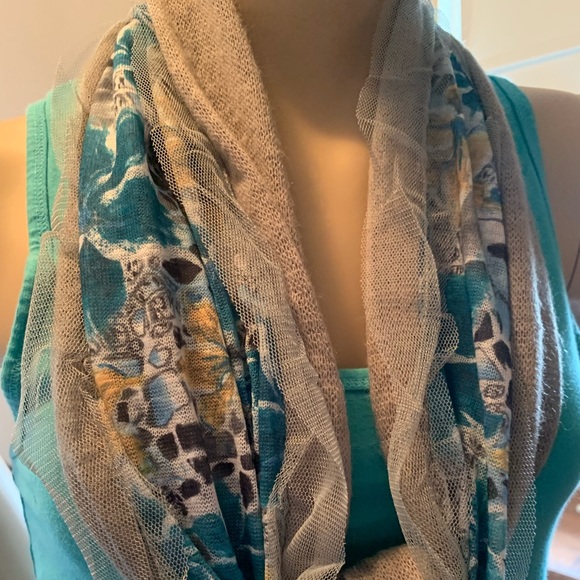 Beautiful scarf - Picture 4 of 8